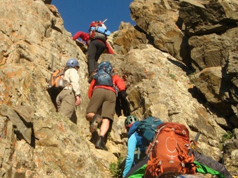 Escalada e sobrevivência estilo scrambling