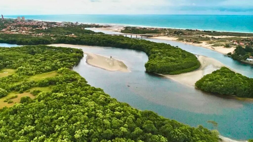 Rio Cocó e a ponte que liga a Sabiaguaba ao Caça e Pesca e a Praia do Futuro